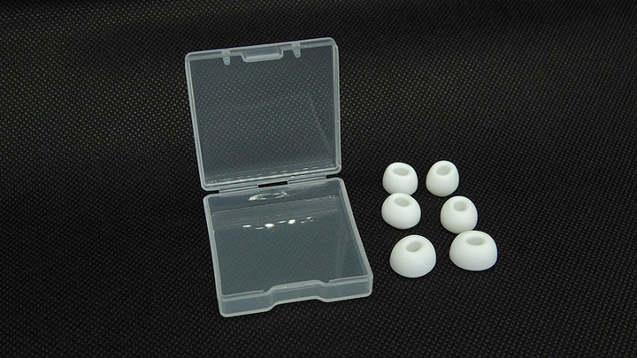 耳のフィット感を調整するイヤーピース