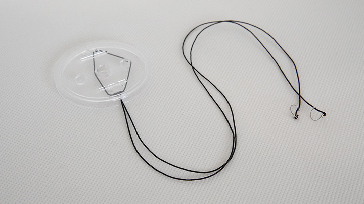 イヤーピースに装着する紛失防止ストラップ