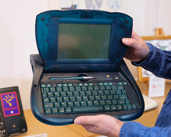 Apple「Newton　eMate 300」（1997年）