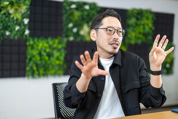 『マイノリティ・リポート』のトム・クルーズを再現する、ゆうせいさん