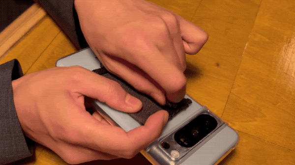 「バリバリッ」