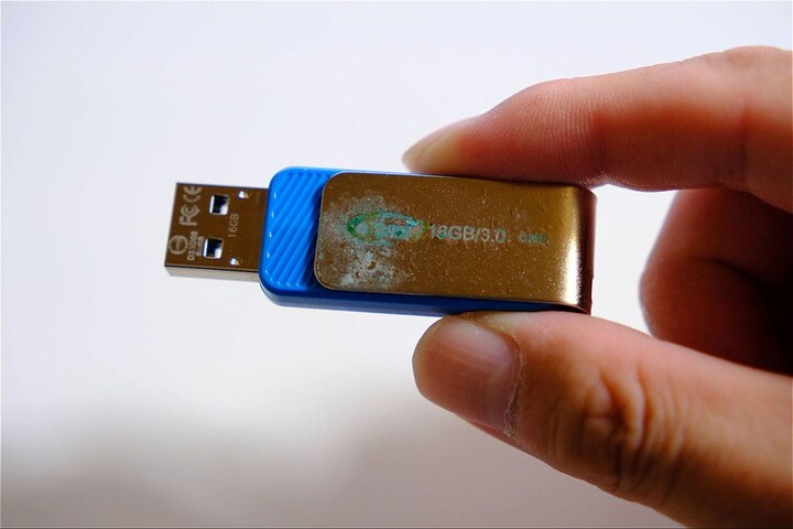 使い古しのUSBメモリが、ChromeOS Flexの実行用ディスクになった