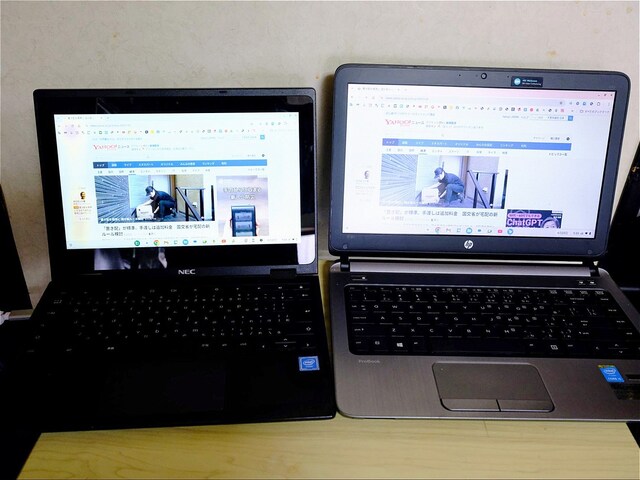 左がChromebook、右がChromeOS FlexをインストールしたPC。見た目や使い勝手はほぼ同じ