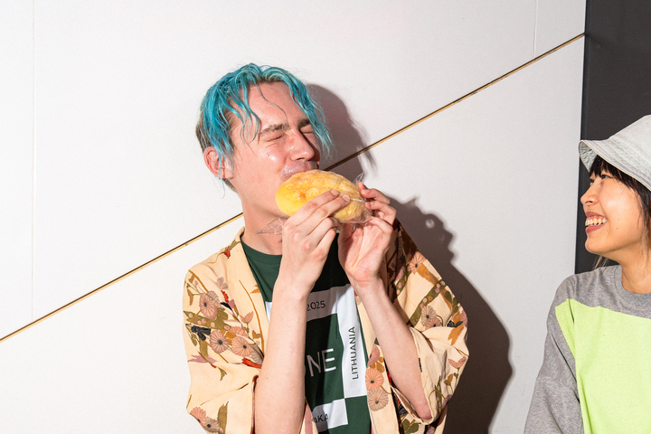 アルトゥルさんのメロンパン愛、彼のSNS投稿にもいっぱいあって面白いので、ぜひ見てみて。