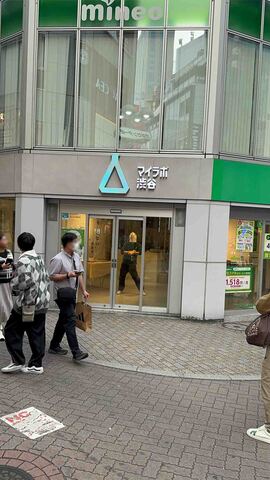 仕方なく店内で踊るしかない偽マイぴょん