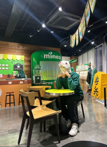 机と椅子もあるのでご休憩いただけます