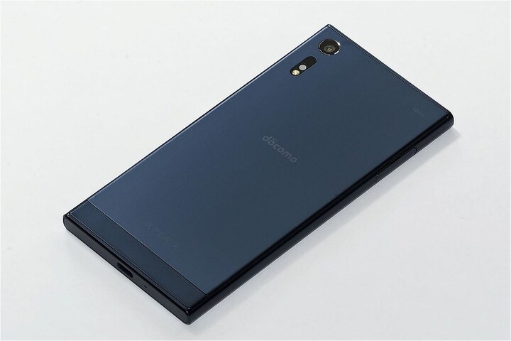 Xperia XZ SO-01J（[https://ja.wikipedia.org/wiki/SO-01J#/media/%E3%83%95%E3%82%A1%E3%82%A4%E3%83%AB:NTT_docomo_SO-01J_02.jpg Photo by Mytho88]）