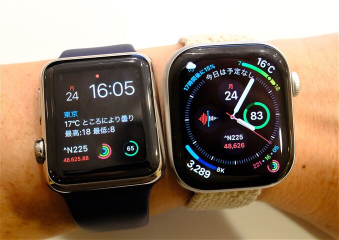 左の文字盤がApple Watch（第1世代）のモジュラーで、右がApple Watch Series 11のインフォグラフ