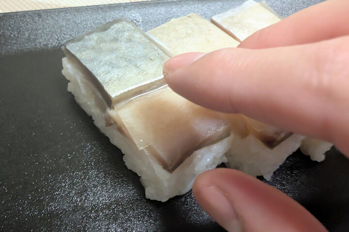 箸だとつかみづらかったので手で食べる