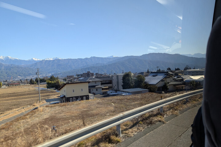 某日。高速バスで地元に帰省