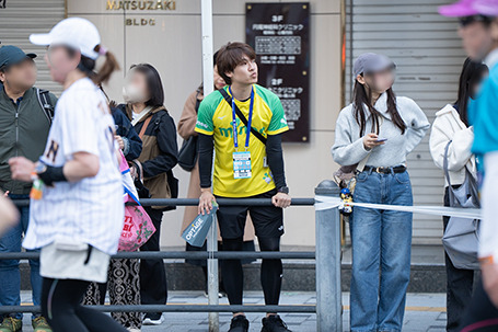 ユーザーさんを必死に探している祭男