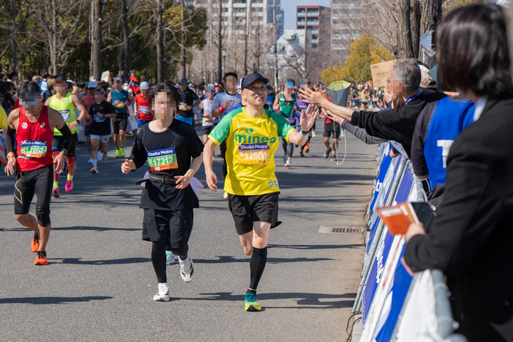 爽やかな笑顔の小田部長！