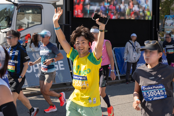 万歳ポーズでゴールイン！！！