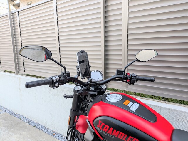 スマホを操作する場合は、必ず安全な場所に停車しましょう。