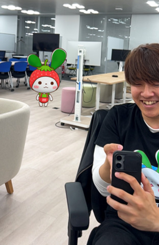 祭男を見つめるARマイぴょん