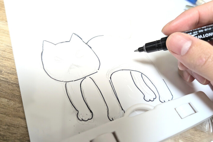猫ちゃんのシルエットを描いて…