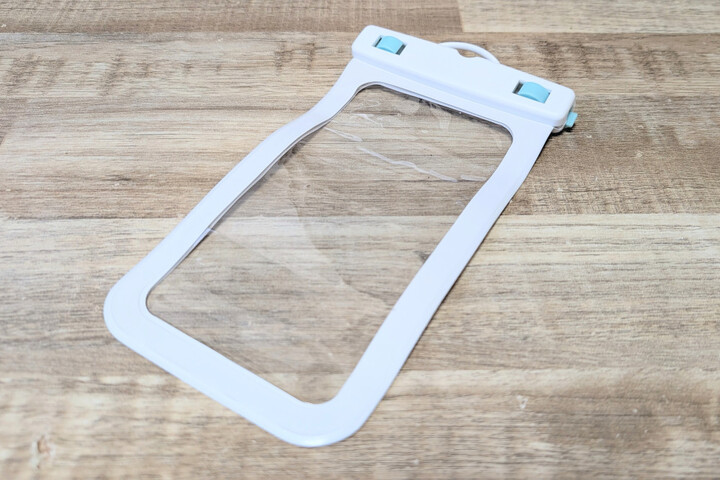スマホ防水ケースとはこういうやつです