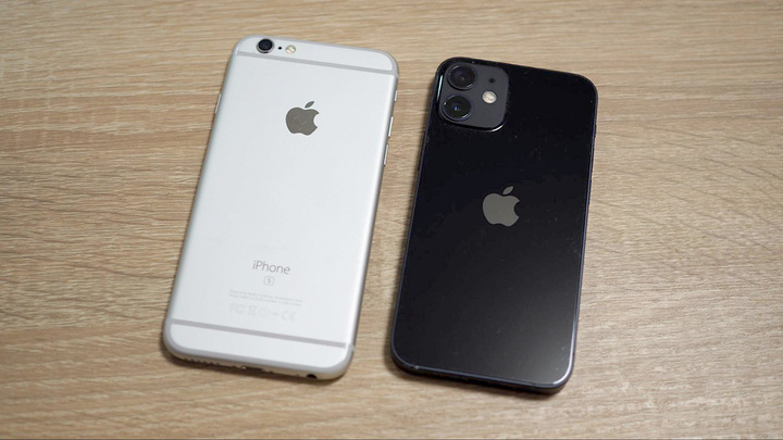 左：iPhone 6s   右：iPhone 12 mini 