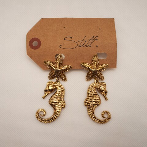 Before（左）は影によって表面の凹凸が見えにくいが、After（右）はくっきり見えるようになった